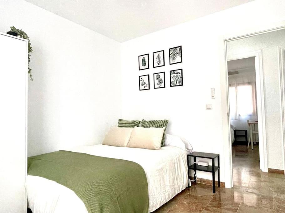 Beautiful & Sunny Apartment マラガ エクステリア 写真