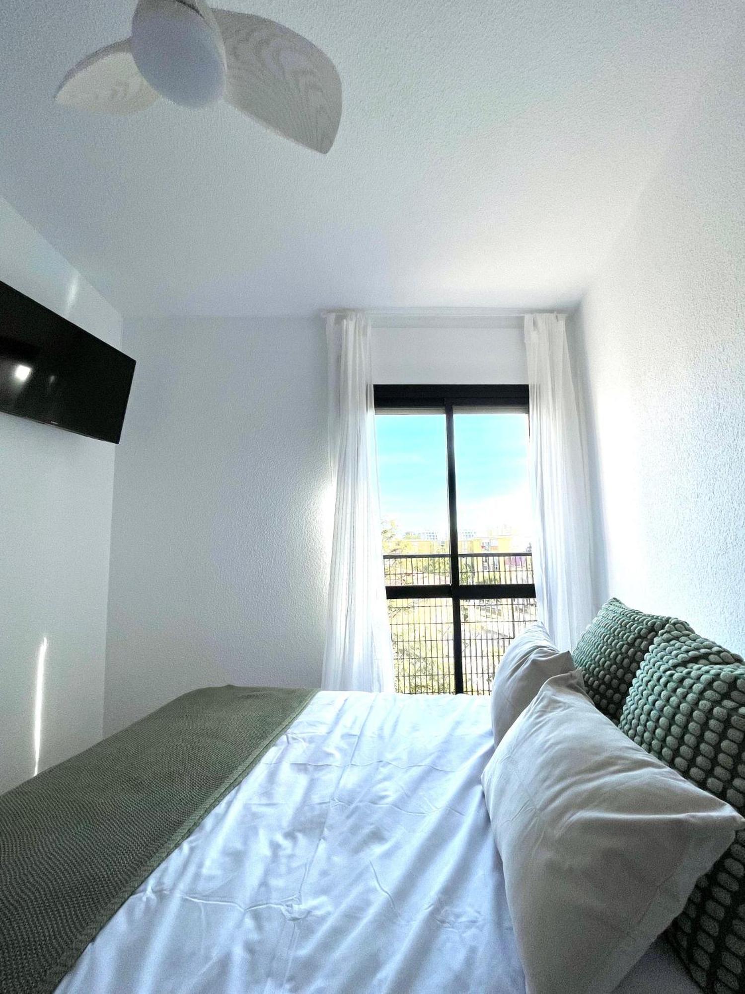 Beautiful & Sunny Apartment マラガ エクステリア 写真