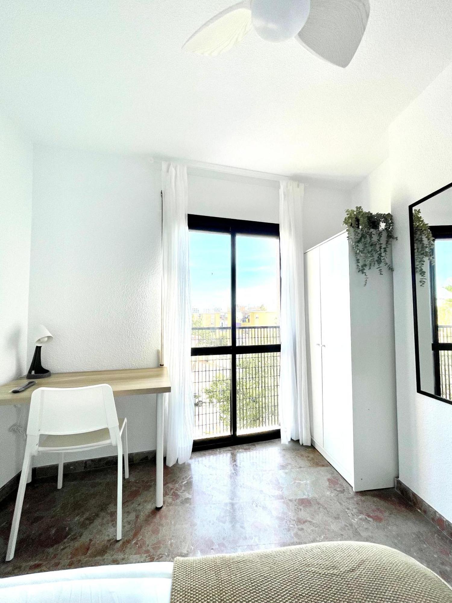 Beautiful & Sunny Apartment マラガ エクステリア 写真